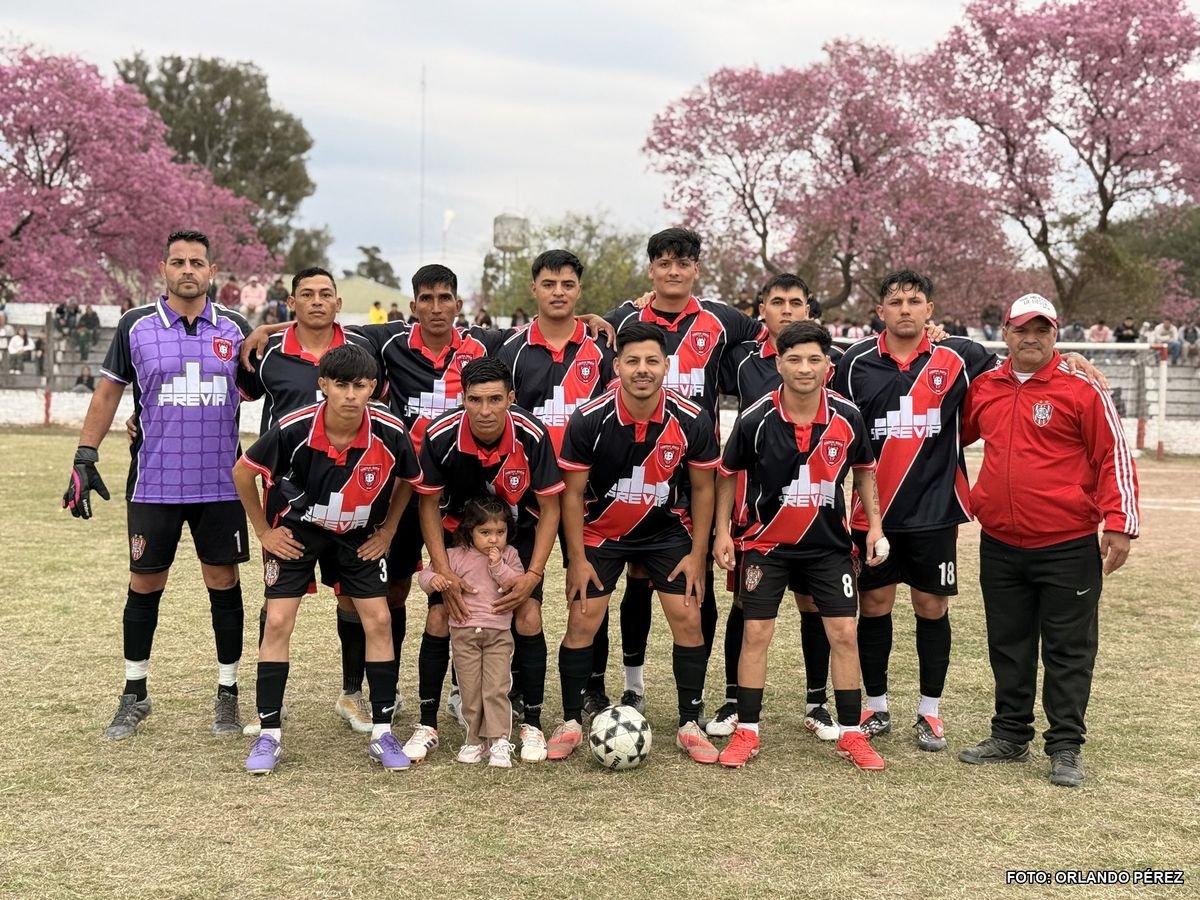 El plantel de Central Norte formado antes de la semifinal